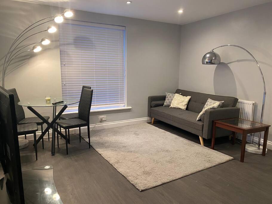 Spacious 2 Bedroom Flat Londres Extérieur photo